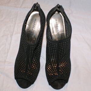 Madden Girl Peep toe mesh suede heel size 9.5 heel is 3.5 inches black